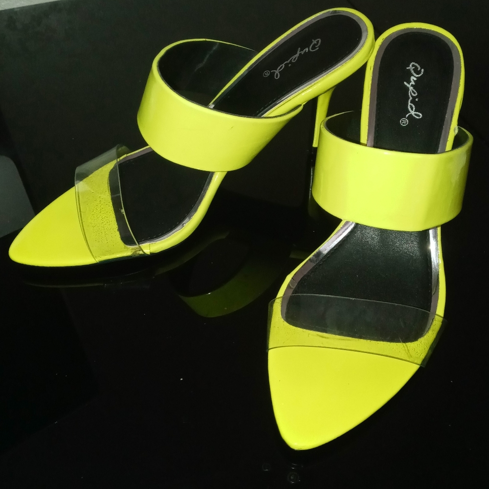 Qupid neon yellow heels with clear strap size 5.5